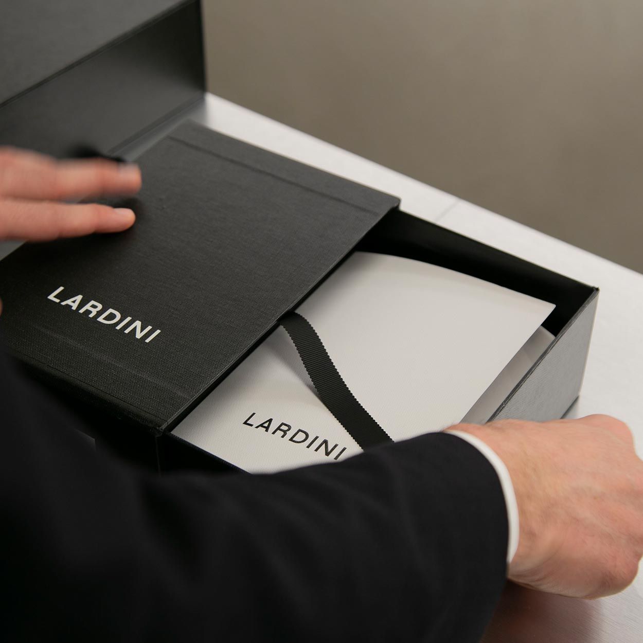 Un Evento Esclusivo: L’Artigianalità Lardini Incontra Quaranta Boutique | Image 1275778