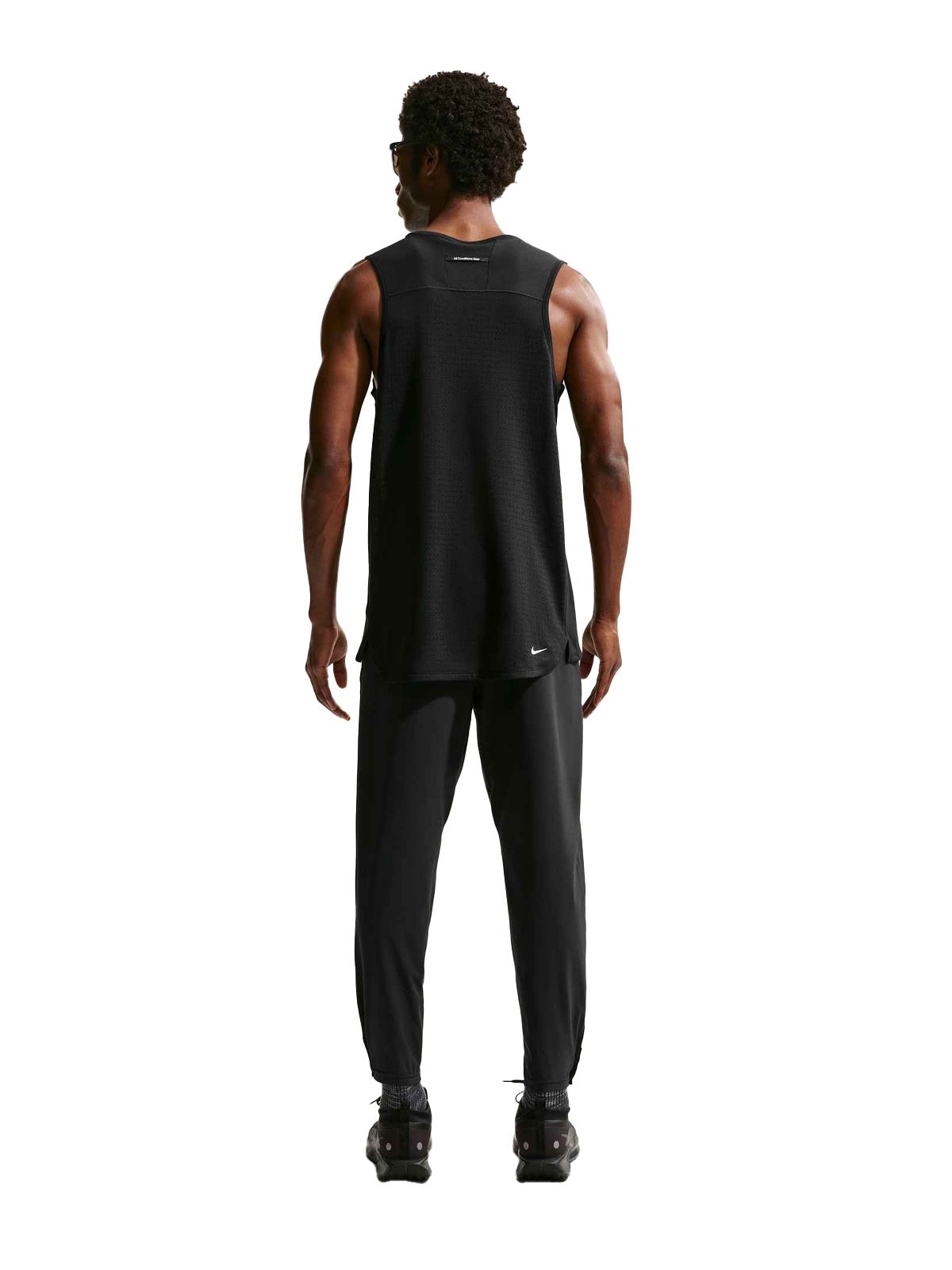 acg solar chase tank black  NIKE