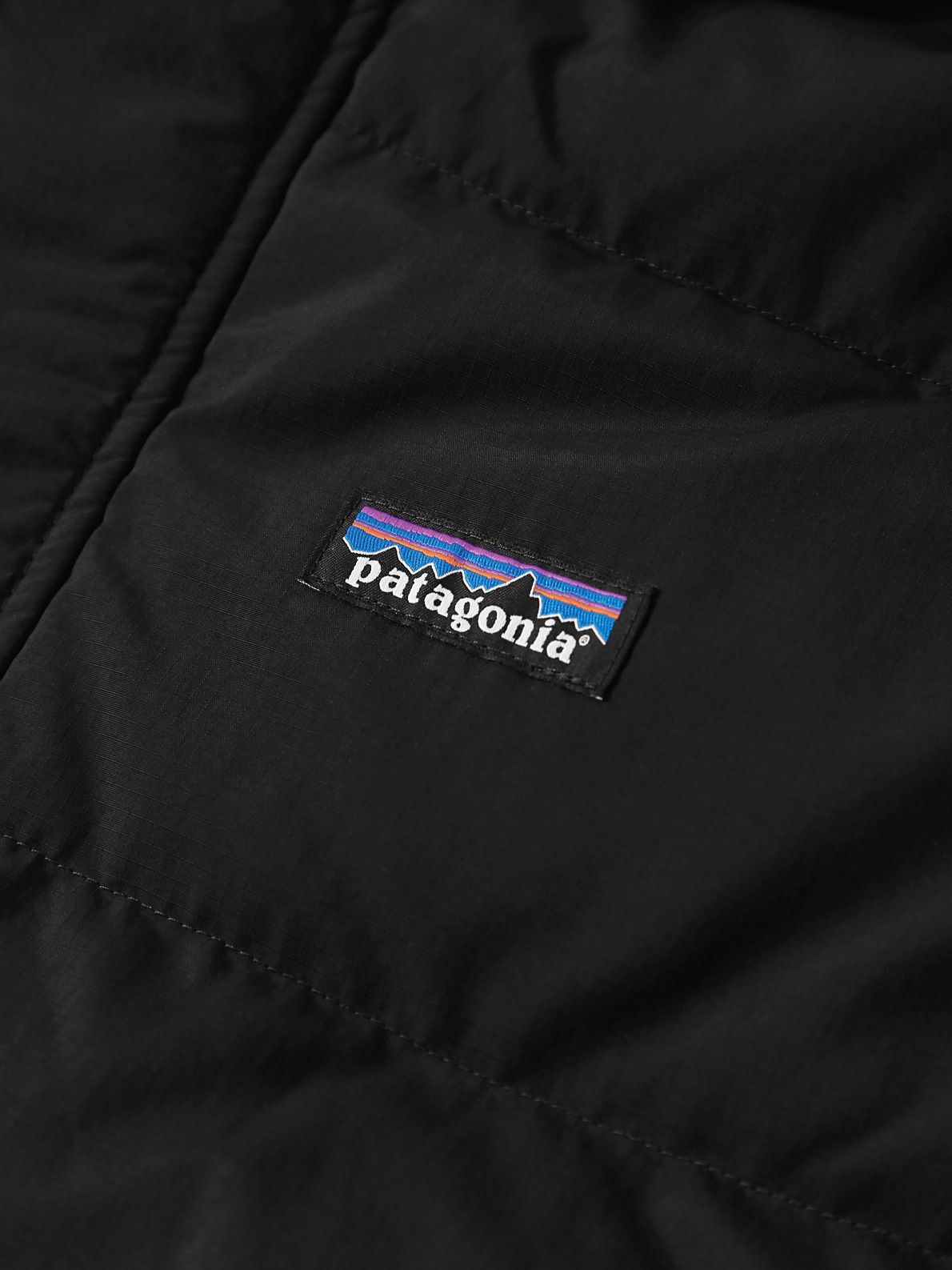 Giacca nera con cappuccio sisas down PATAGONIA