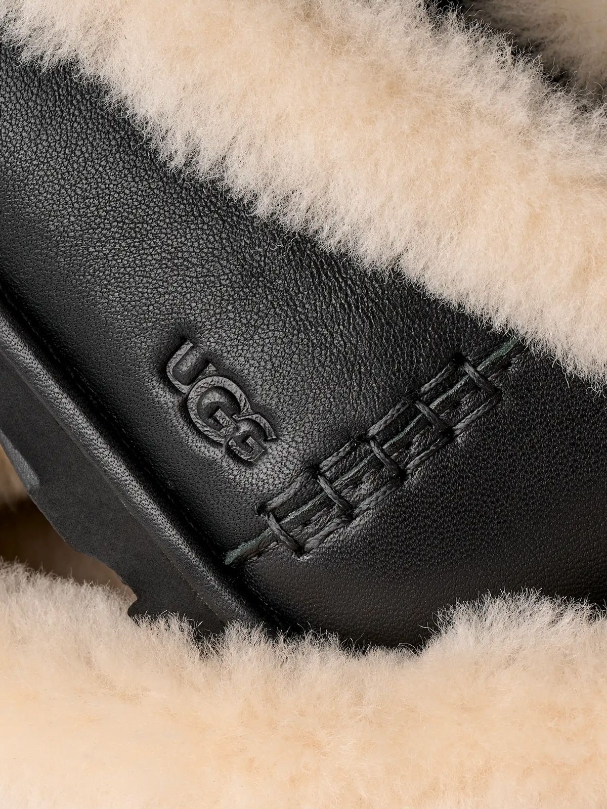 Black zora leather ballet flat UGG