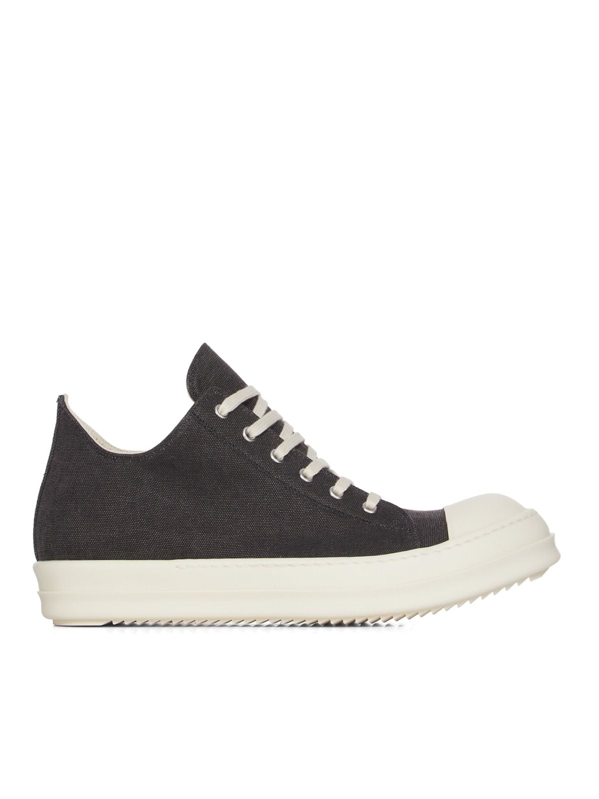 Black low sneakers