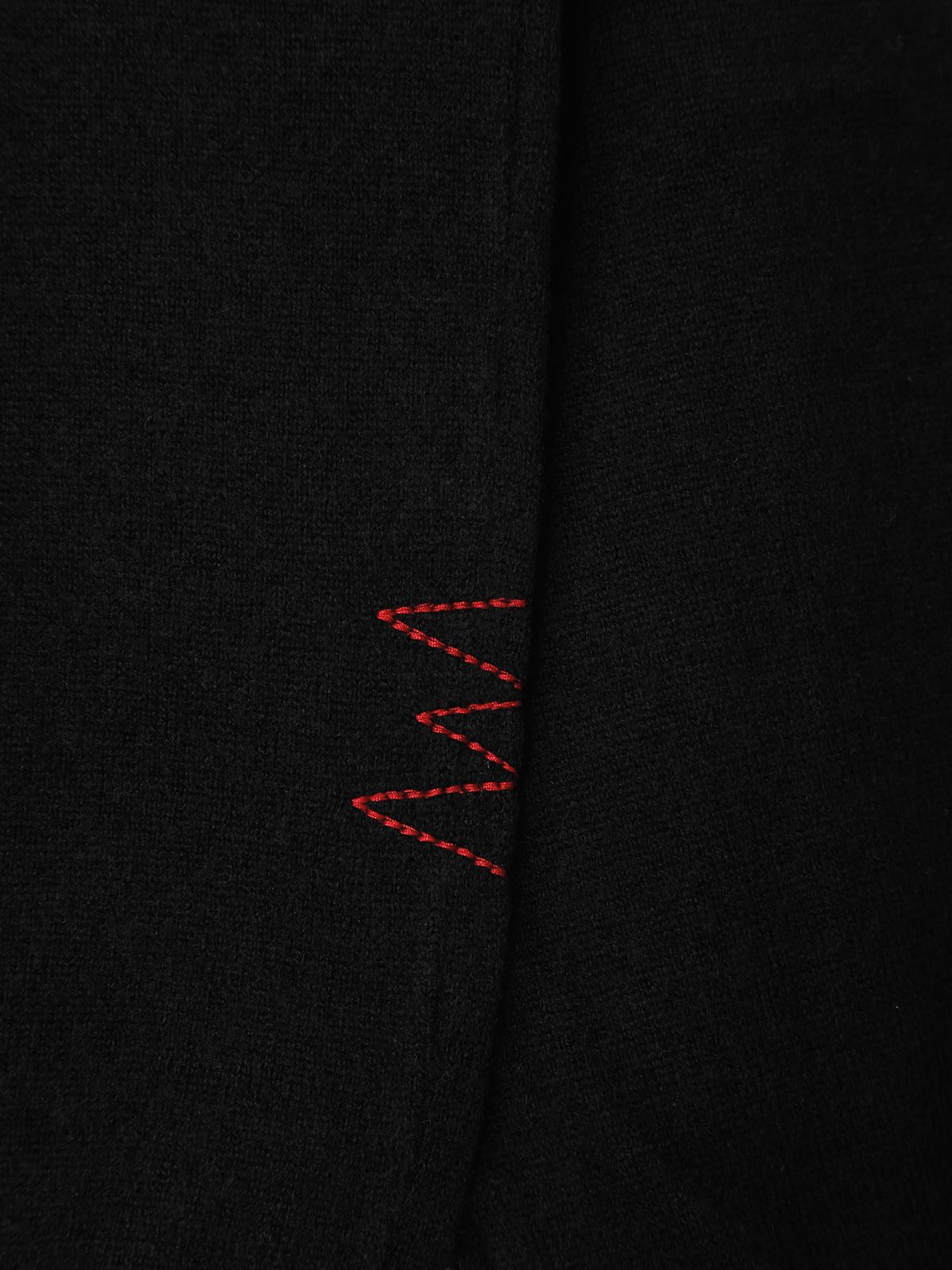 Maglione nero AMARANTO